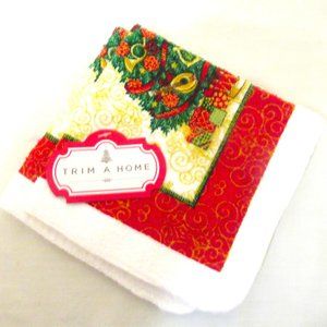 2 Christmas tree washcloths